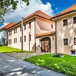 Apartamento Pěkná By Interhome *