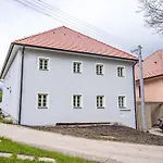 Apartamento Pěkná By Interhome *
